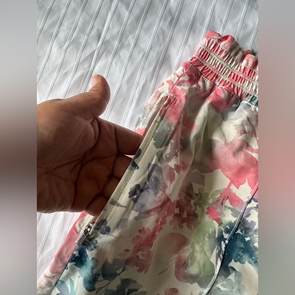 Athleta women’s short Size M - Picture 8 of 11